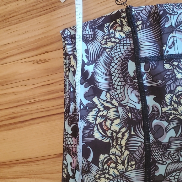 Feed Me Fight Me koi fish leggings size small - Picture 6 of 9